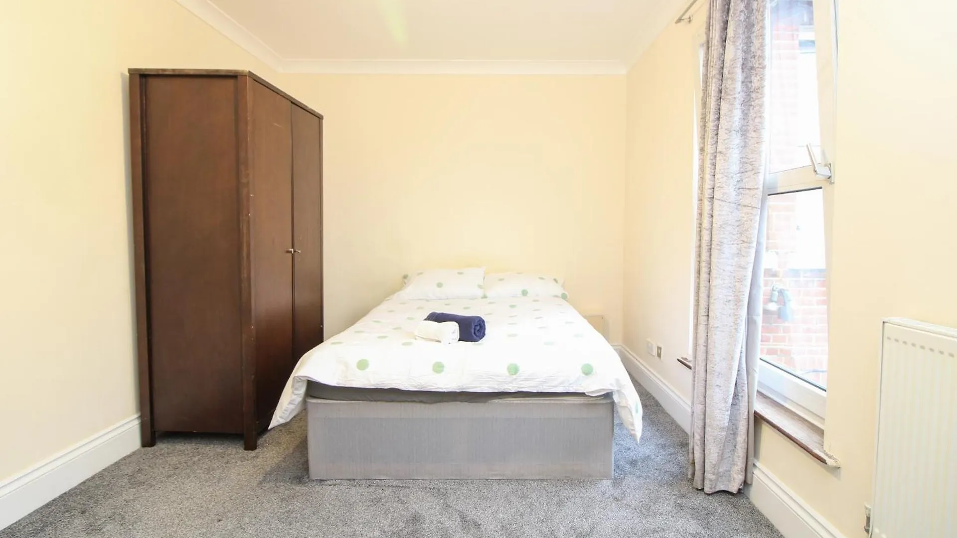 Centrally Located Double Room Southampton Guest house